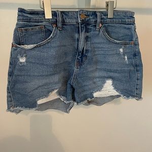 Destroyed denim shorts with lace